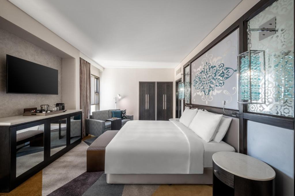 Club Rotana King Room — Lounge Access