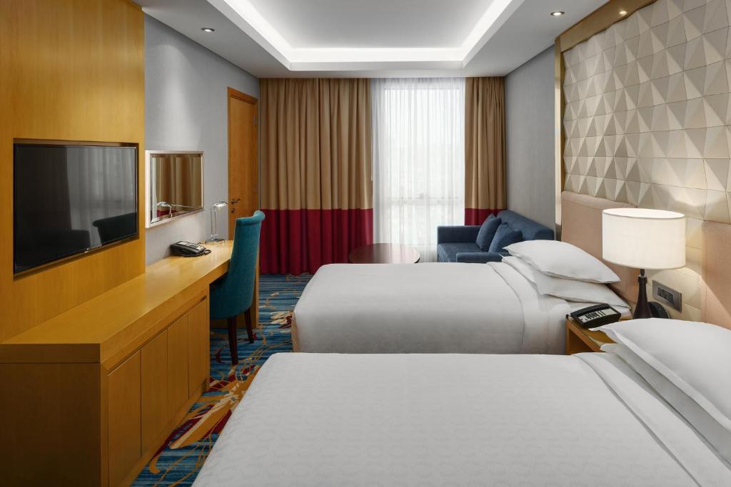 Superior One-Bedroom Suite — Club Floor