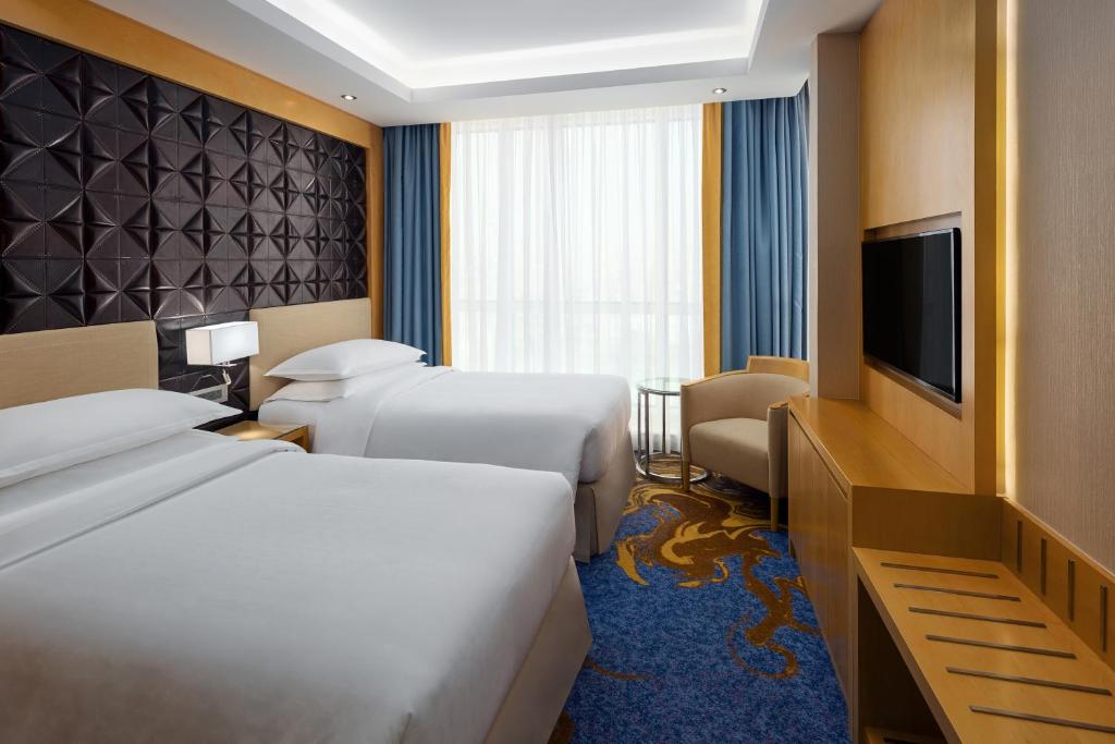 The Hotel's Three Restaurants